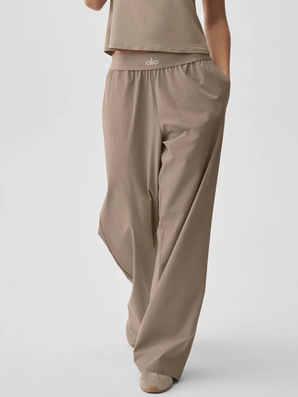 NWT ALO Yoga Suit Up Trouser Gravel Color Size XXS , Regular 30-inch 🥂